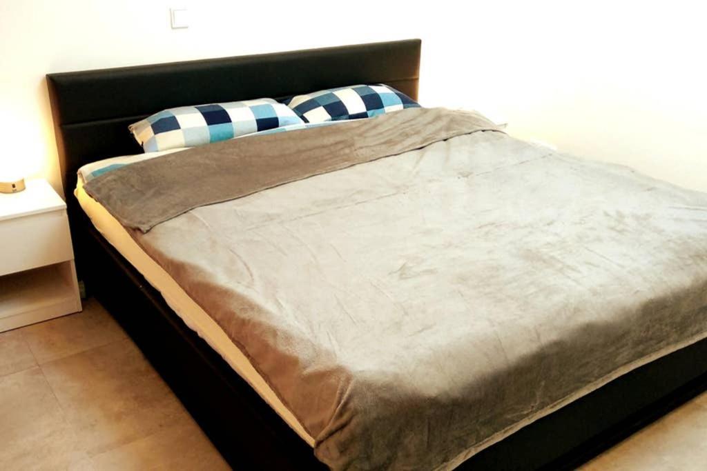 Pearl Studio Apart - King Bed - Netflix - Projector - Fast Wi-Fi Trier Ngoại thất bức ảnh